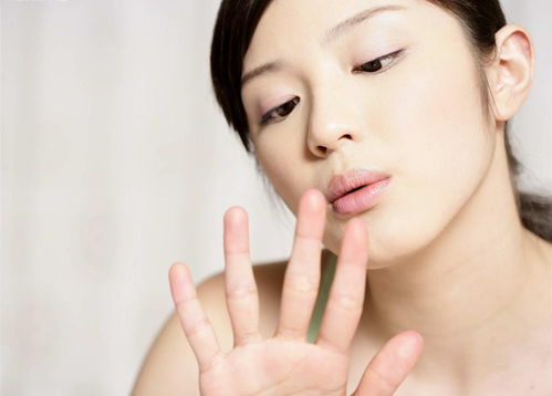 大蒜、醋或者盐水来泡脚能治疗脚气吗 大蒜、醋或者盐水来泡脚能治疗脚气吗