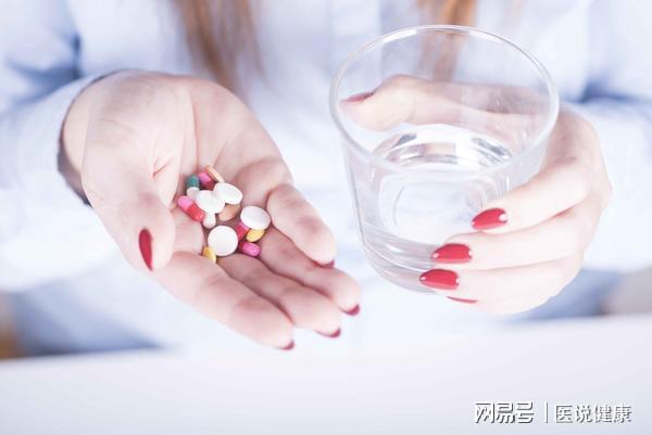 蛇油膏脚气膏 蛇油膏可以涂在脚上吗 蛇油膏脚气膏 蛇油膏可以涂在脚上吗